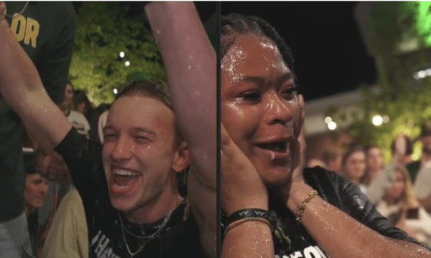 Nearly five thousand students gather to worship Jesus at Baylor University